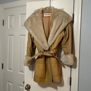 Vintage Wilson’s leather and faux fur coat. Size small. Excellent condition.